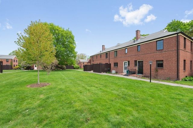 23 Pierce Rd 23, Watertown, MA 02472