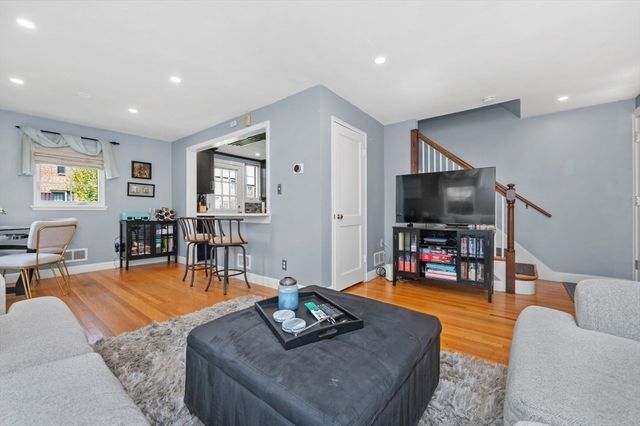 23 Pierce Rd 23, Watertown, MA 02472
