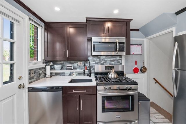 23 Pierce Rd 23, Watertown, MA 02472