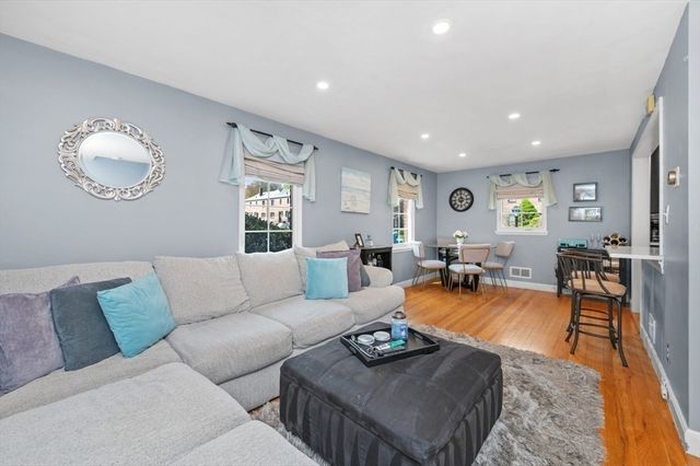 23 Pierce Rd 23, Watertown, MA 02472