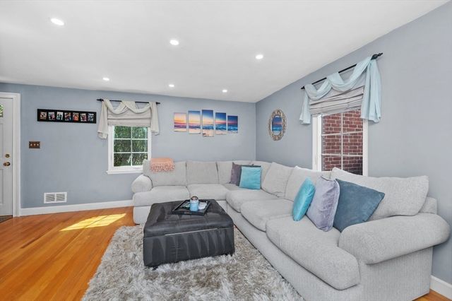 23 Pierce Rd 23, Watertown, MA 02472