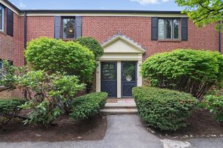 23 Pierce Rd 23, Watertown, MA 02472