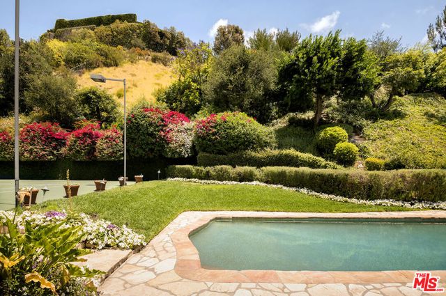 760 N Beverly Glen Boulevard, Los Angeles, CA 90077