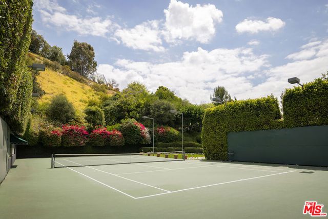 760 N Beverly Glen Boulevard, Los Angeles, CA 90077