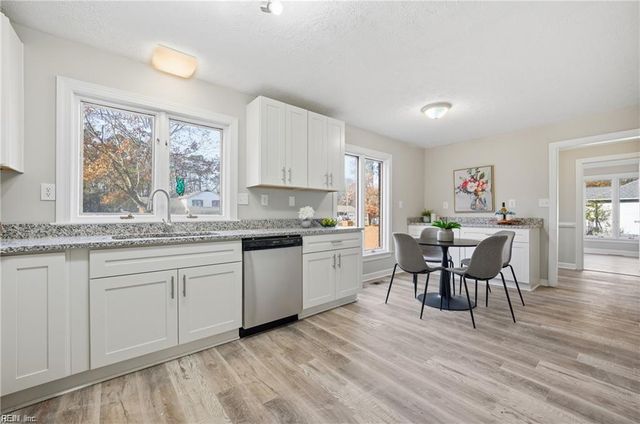 9 Rhodelia LN, Poquoson, VA 23662