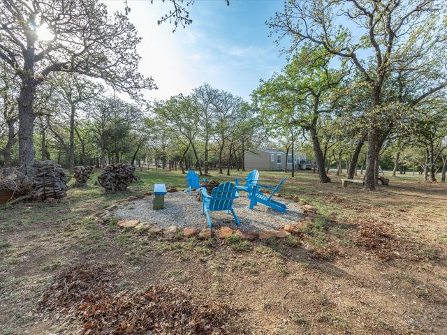 304 Catfish Trail, Bowie, TX 76230