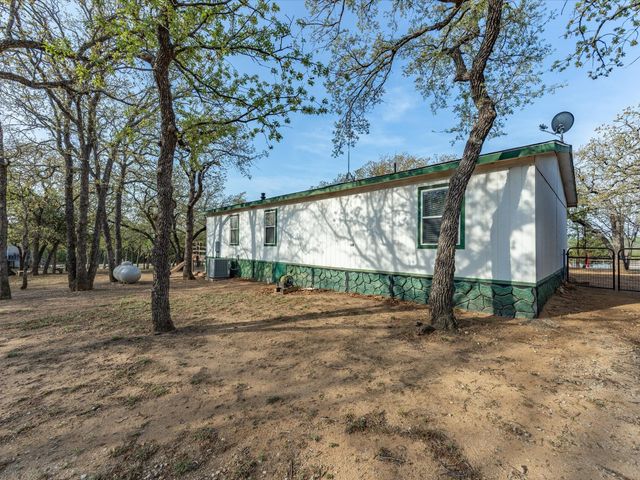 304 Catfish Trail, Bowie, TX 76230