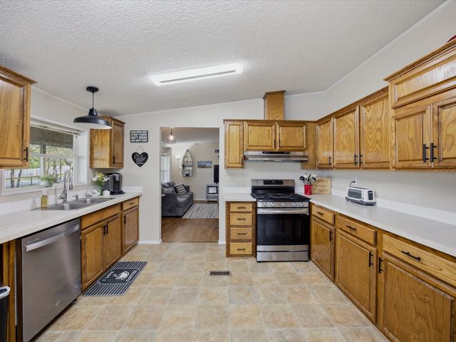 304 Catfish Trail, Bowie, TX 76230