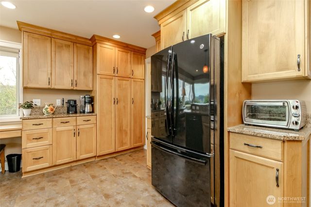 953 S Mountain View Avenue, Tacoma, WA 98465