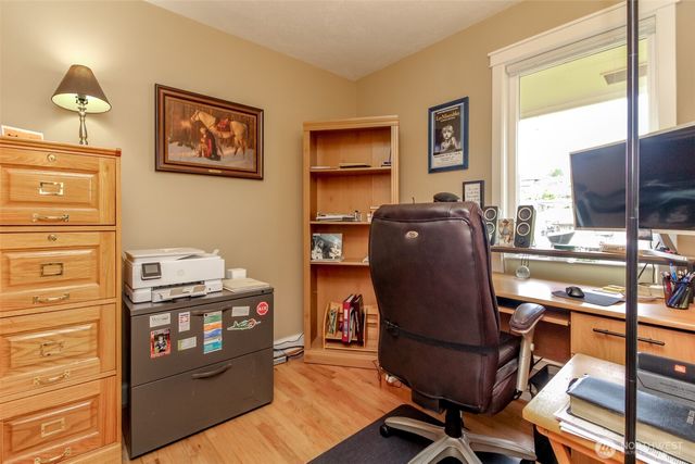 953 S Mountain View Avenue, Tacoma, WA 98465