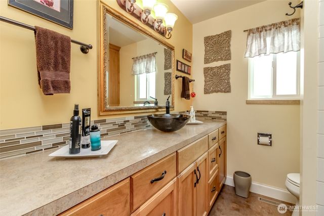 953 S Mountain View Avenue, Tacoma, WA 98465