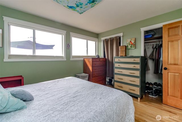 953 S Mountain View Avenue, Tacoma, WA 98465