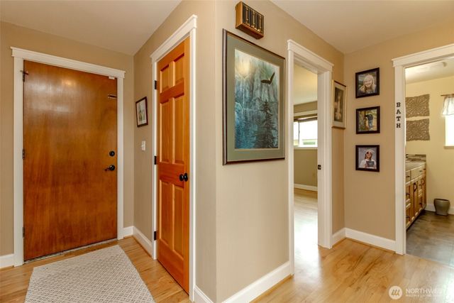 953 S Mountain View Avenue, Tacoma, WA 98465