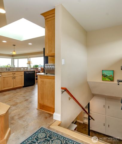 953 S Mountain View Avenue, Tacoma, WA 98465