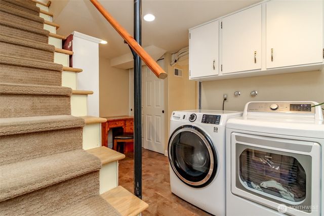 953 S Mountain View Avenue, Tacoma, WA 98465