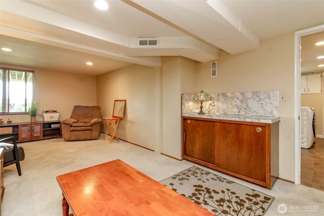 953 S Mountain View Avenue, Tacoma, WA 98465