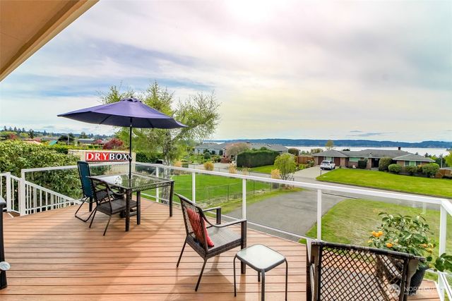 953 S Mountain View Avenue, Tacoma, WA 98465