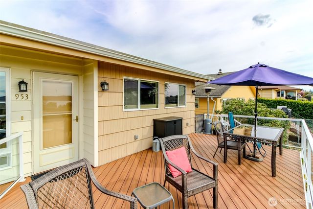 953 S Mountain View Avenue, Tacoma, WA 98465