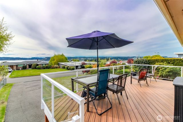 953 S Mountain View Avenue, Tacoma, WA 98465