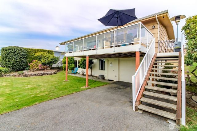 953 S Mountain View Avenue, Tacoma, WA 98465