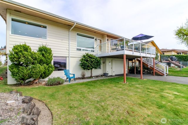 953 S Mountain View Avenue, Tacoma, WA 98465