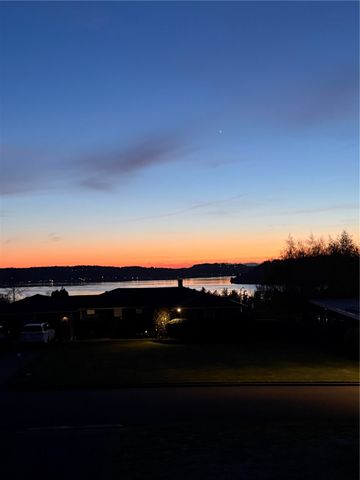 953 S Mountain View Avenue, Tacoma, WA 98465