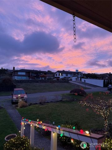 953 S Mountain View Avenue, Tacoma, WA 98465