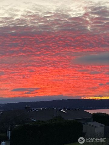 953 S Mountain View Avenue, Tacoma, WA 98465