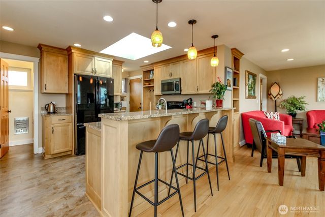 953 S Mountain View Avenue, Tacoma, WA 98465