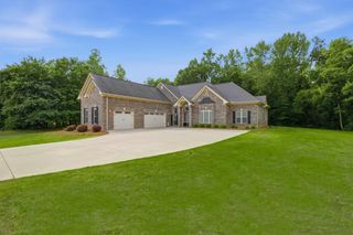 1042 Beaver Dam Road, Hoschton, GA 30548