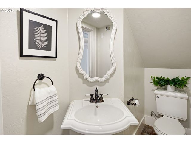 910 E 22ND Ave, Eugene, OR 97405