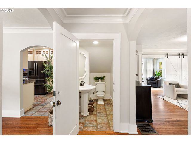 910 E 22ND Ave, Eugene, OR 97405