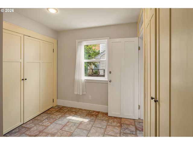 910 E 22ND Ave, Eugene, OR 97405