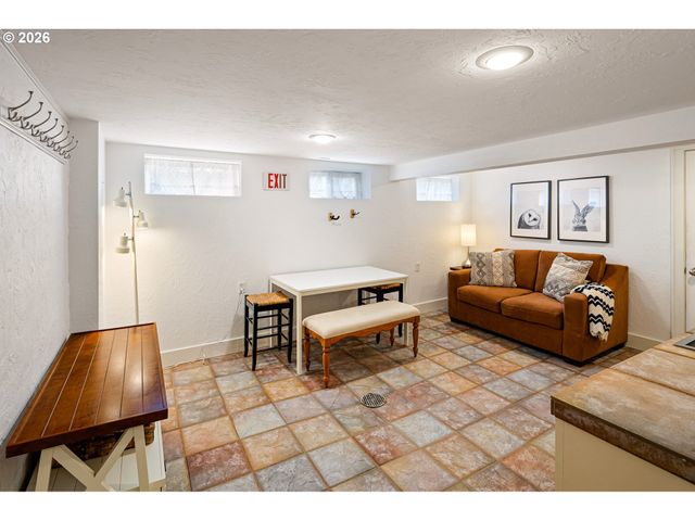 910 E 22ND Ave, Eugene, OR 97405