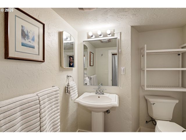 910 E 22ND Ave, Eugene, OR 97405