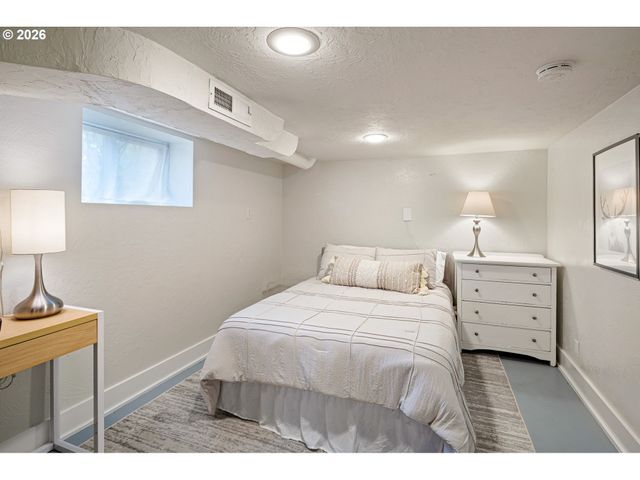 910 E 22ND Ave, Eugene, OR 97405