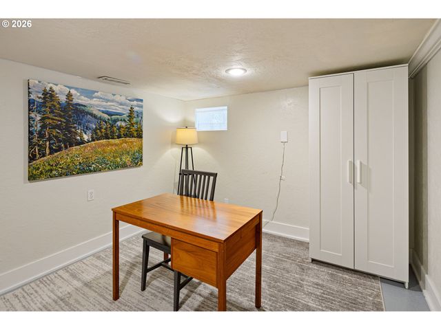 910 E 22ND Ave, Eugene, OR 97405