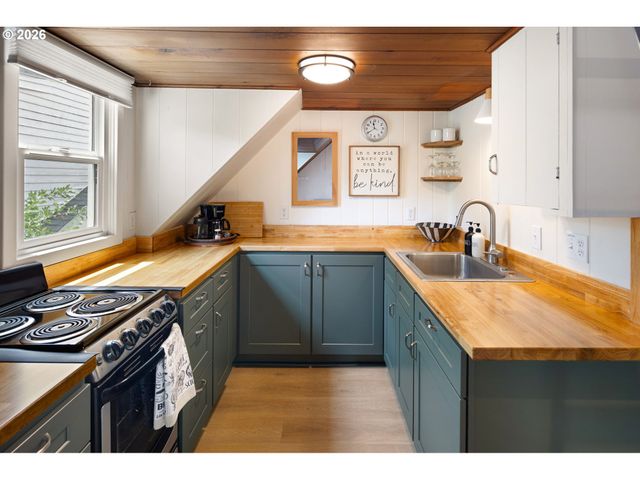 910 E 22ND Ave, Eugene, OR 97405