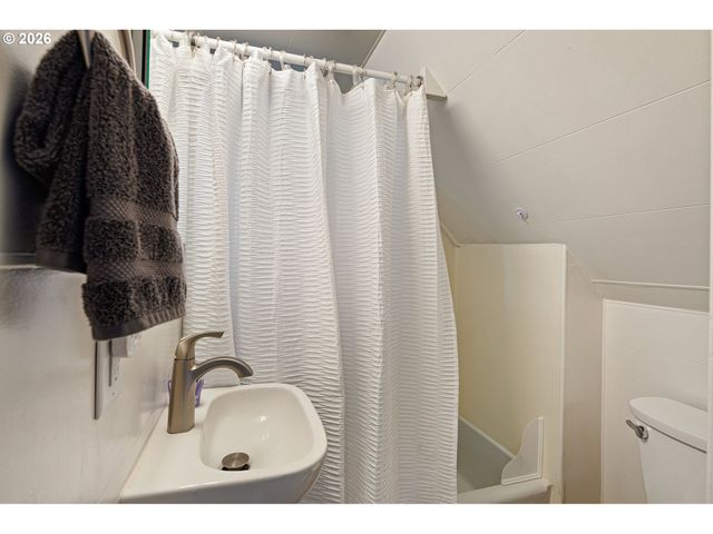 910 E 22ND Ave, Eugene, OR 97405