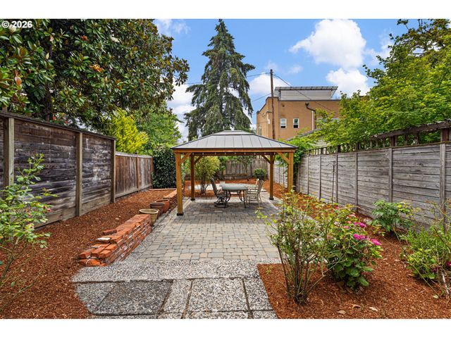 910 E 22ND Ave, Eugene, OR 97405