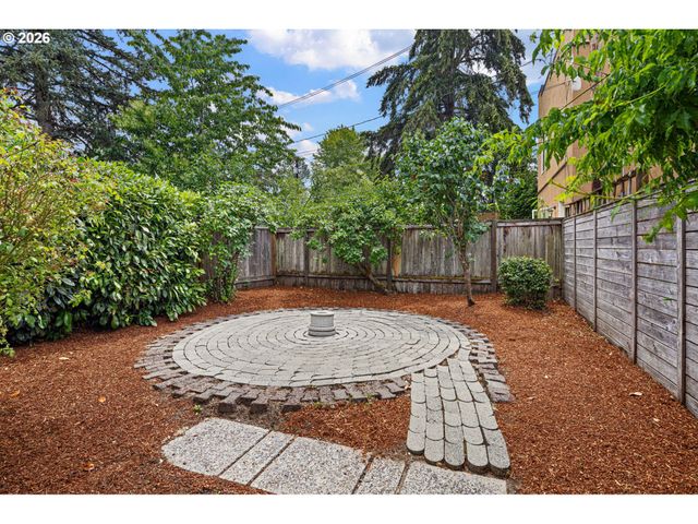 910 E 22ND Ave, Eugene, OR 97405
