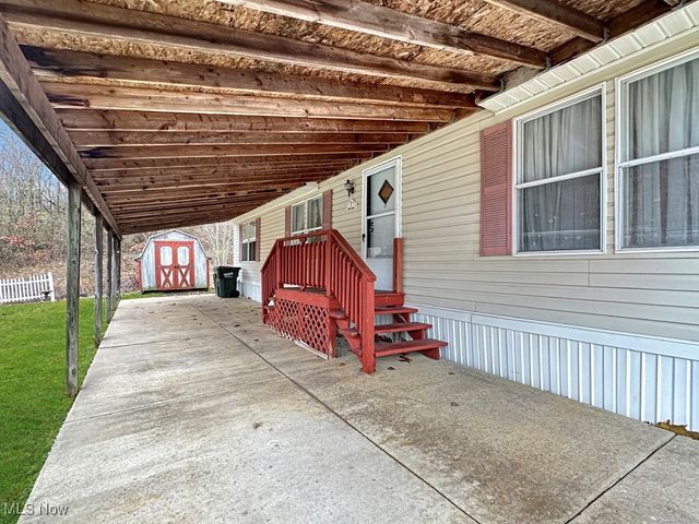 2749 Deer Pass Drive SW, Canton, OH 44706