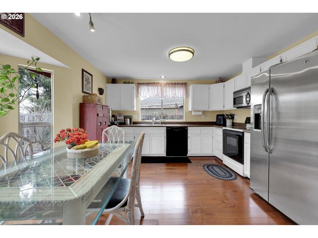 4452 JESSICA Dr, Springfield, OR 97478