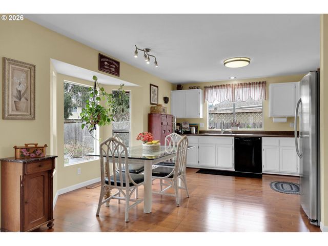 4452 JESSICA Dr, Springfield, OR 97478