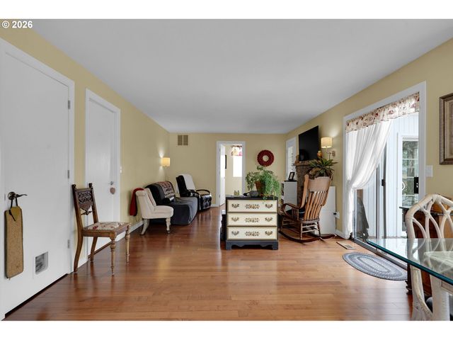 4452 JESSICA Dr, Springfield, OR 97478