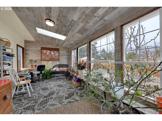 4452 JESSICA Dr, Springfield, OR 97478