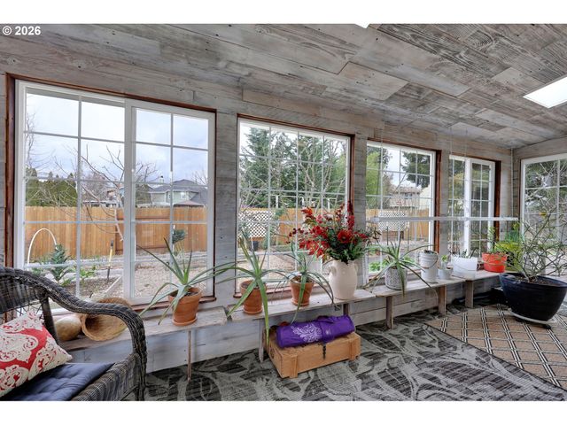 4452 JESSICA Dr, Springfield, OR 97478