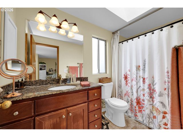 4452 JESSICA Dr, Springfield, OR 97478