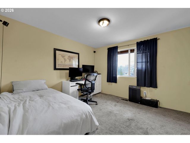 4452 JESSICA Dr, Springfield, OR 97478