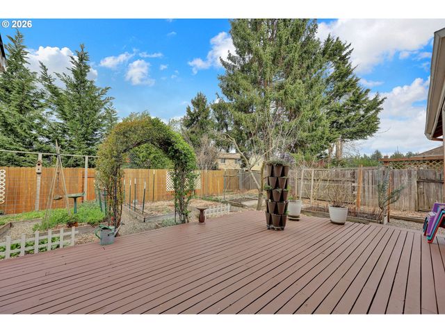 4452 JESSICA Dr, Springfield, OR 97478